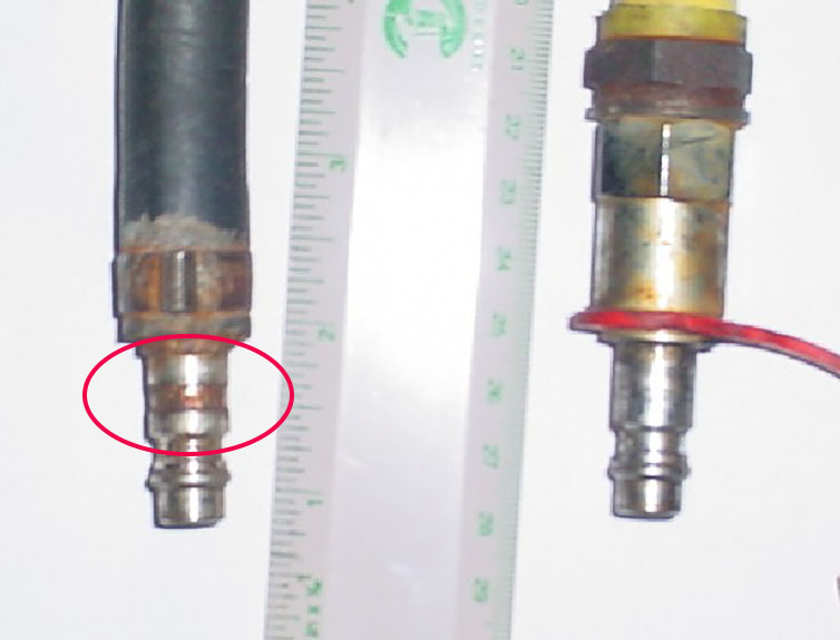 Both 'male' connectors. Both 'female' connections look identical superficially. Groove present on left (circled), but not obvious on a cursory examination