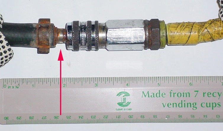 Black 'male' connection to blue 'female' connection. This combination is the only one that would not seat correctly.  Note the gap. NB some pressure is being exerted to push the connection together