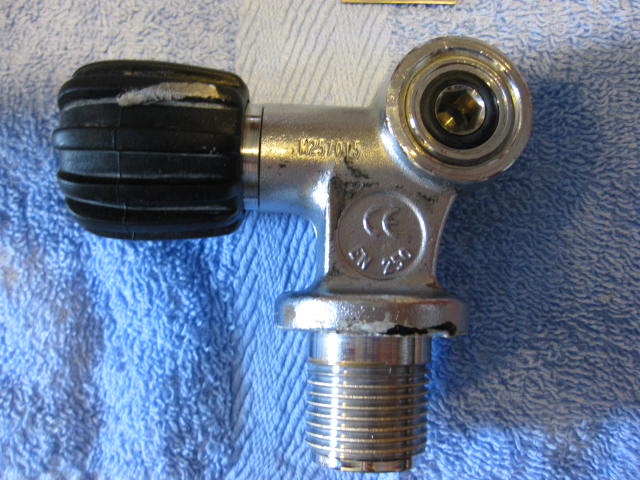 Pillar valve with metric threads