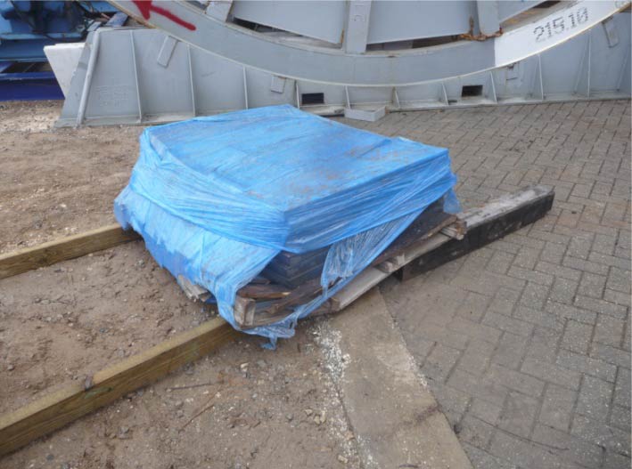 Pallet of steel plate for loading